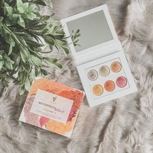 Younique NEW beloved palette 3